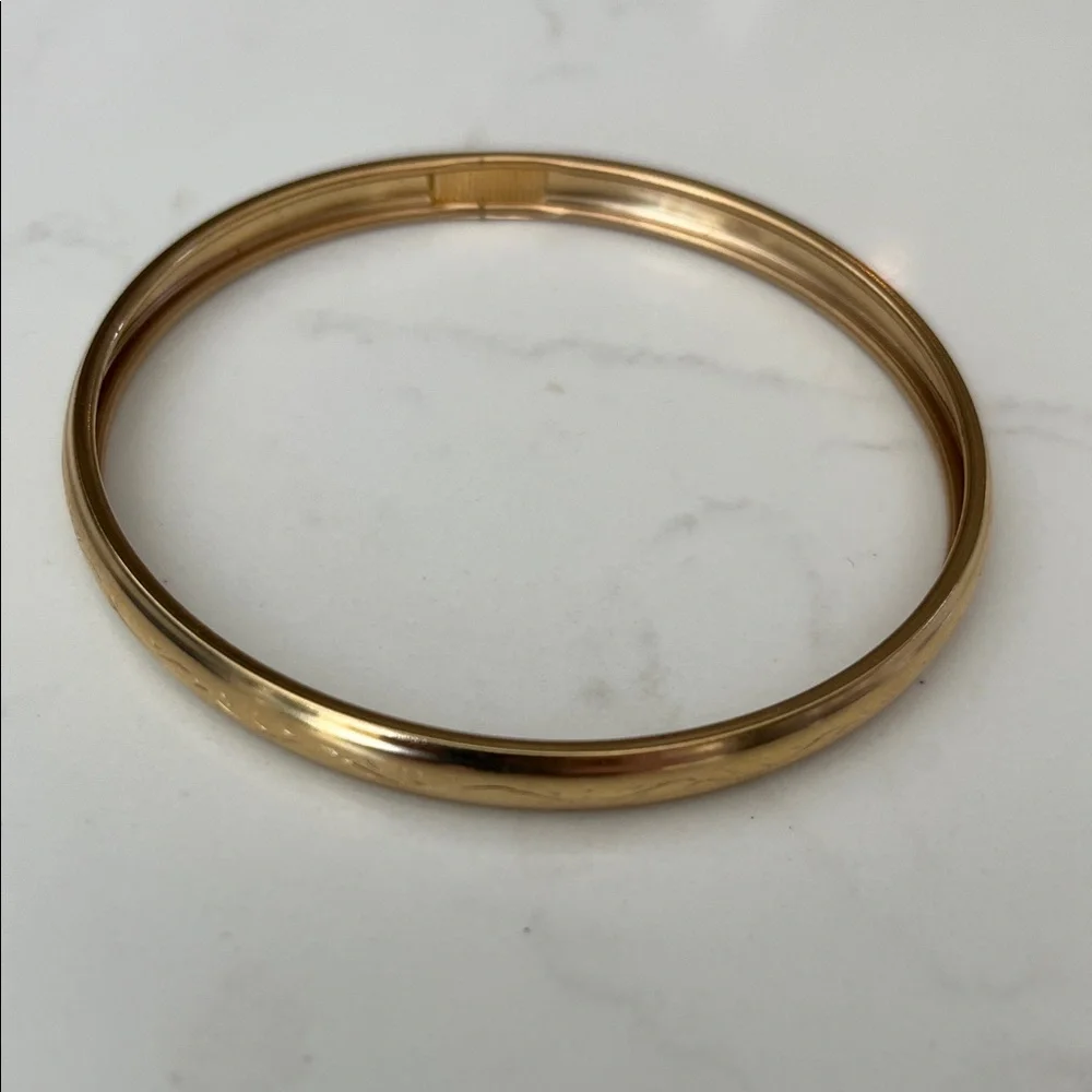 Gold Tone Hinged Bangle Bracelet Subtle Etched Design Classic Style - Picture 1 of 5